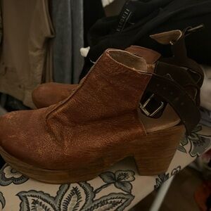 Free people clogs